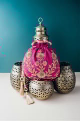 Checkered Gulaabi Potli