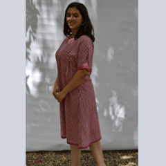 Continuous sleeve with pleated waist dress