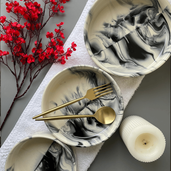 The Grey & White Flat Bowl Set